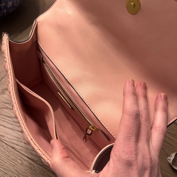 Tory Burch Shell Pink Leather Shoulder Bag - Picture 7 of 9